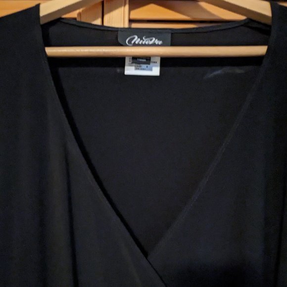 Robe - Picture 3 of 6